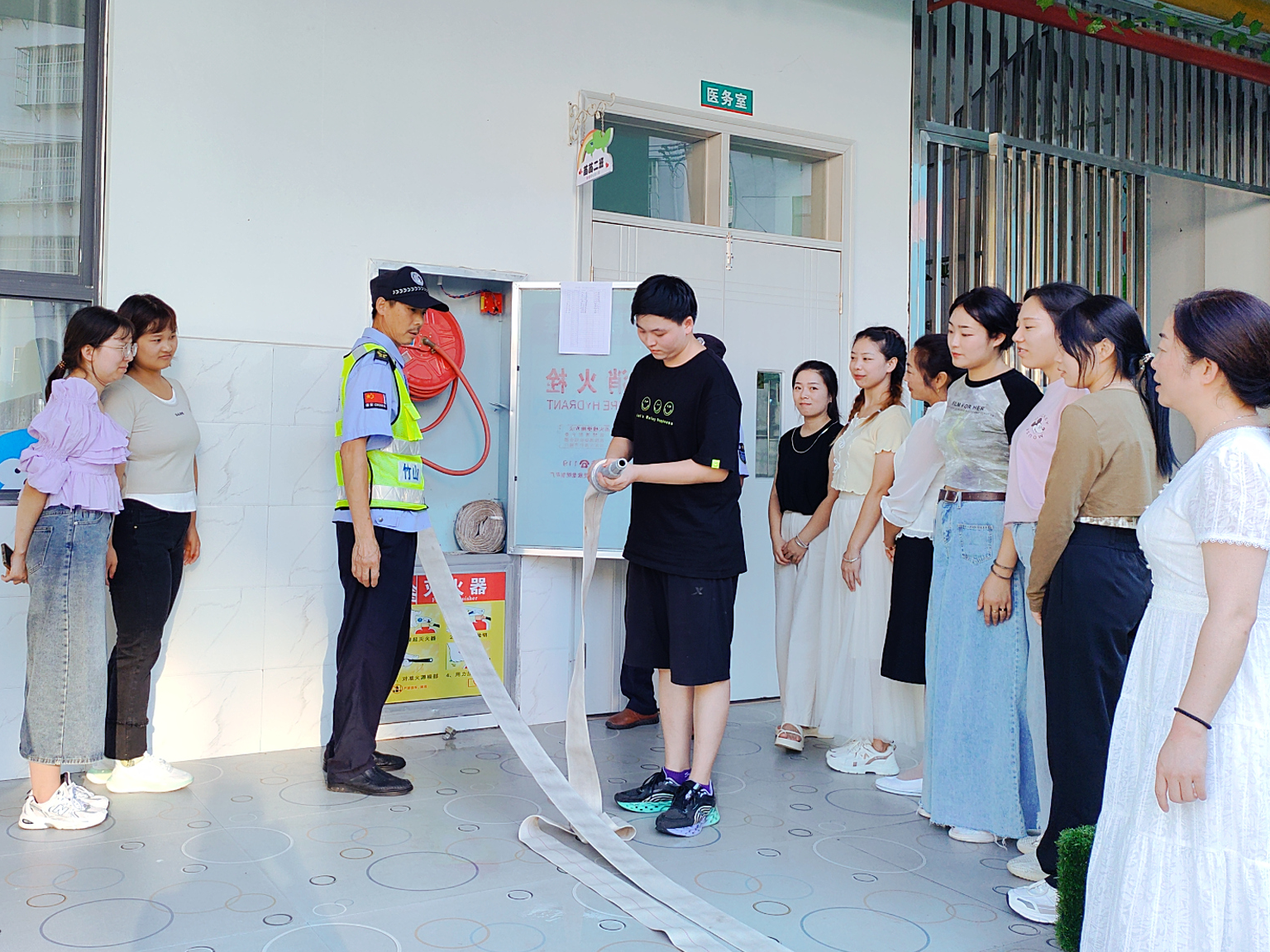 官渡镇中心幼儿园开展消防安全知识培训