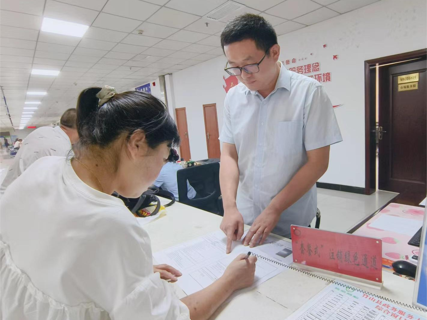 縣行政審批局開展“1+N”一站式注銷服務改革調查“小問卷”