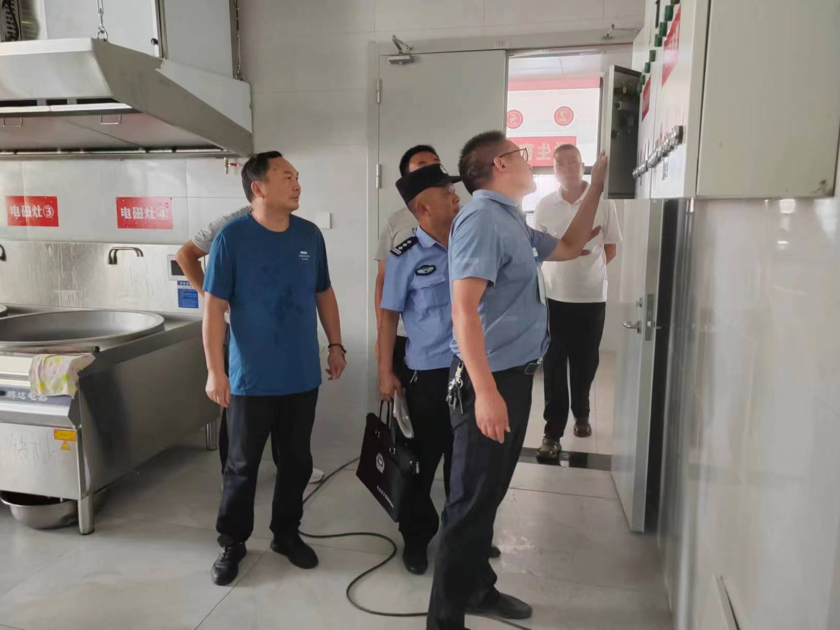 潘口乡开展校园安全隐患排查