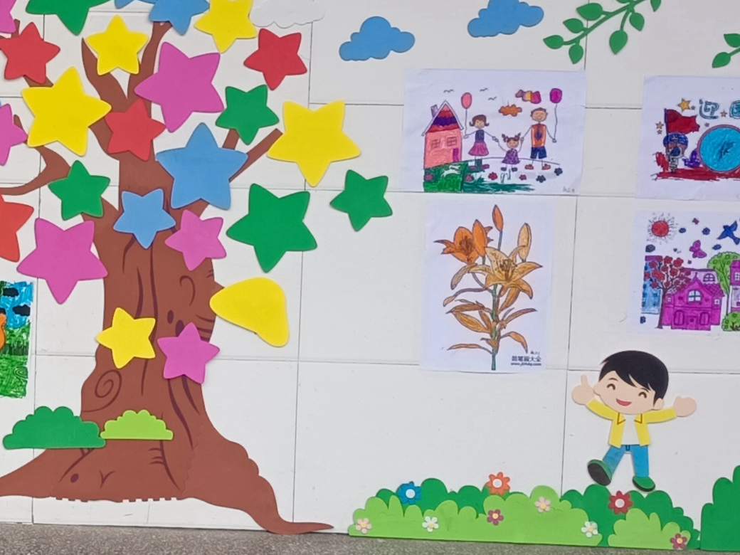 秦古镇双河小学举行“迎国庆”手抄报竞赛