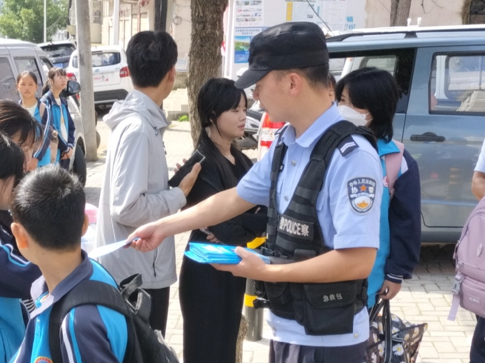 擂鼓镇：全方位护航“开学季”