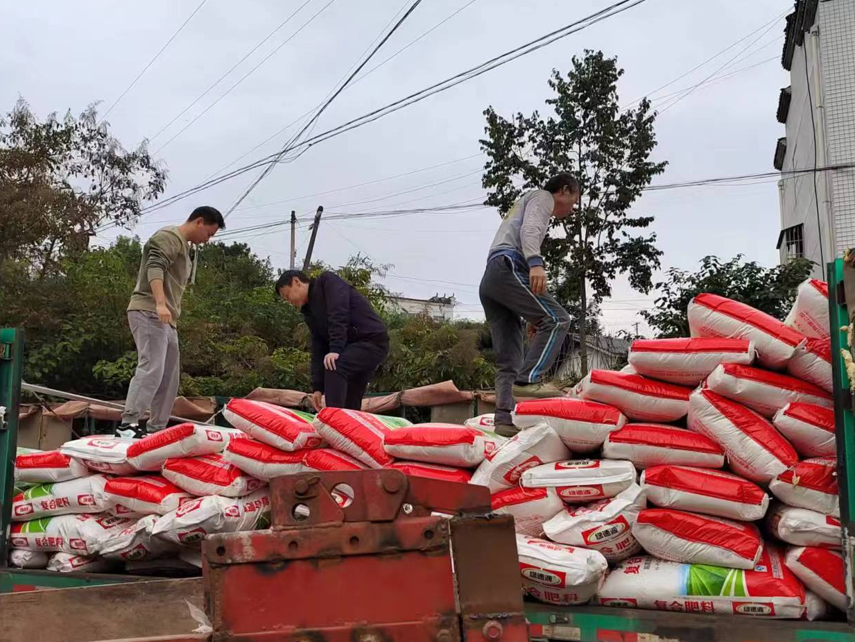 楼台乡：茶叶化肥送上门 助农增收暖民心