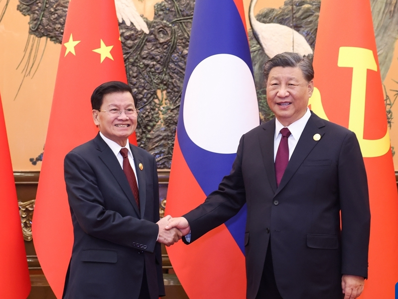 习近平会见老挝人民革命党中央总书记、国家主席通伦