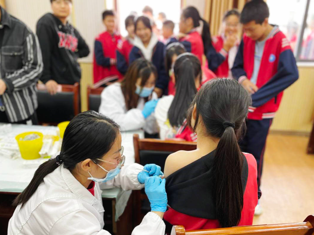 深河乡筑牢校园秋季传染病预防“防护墙”