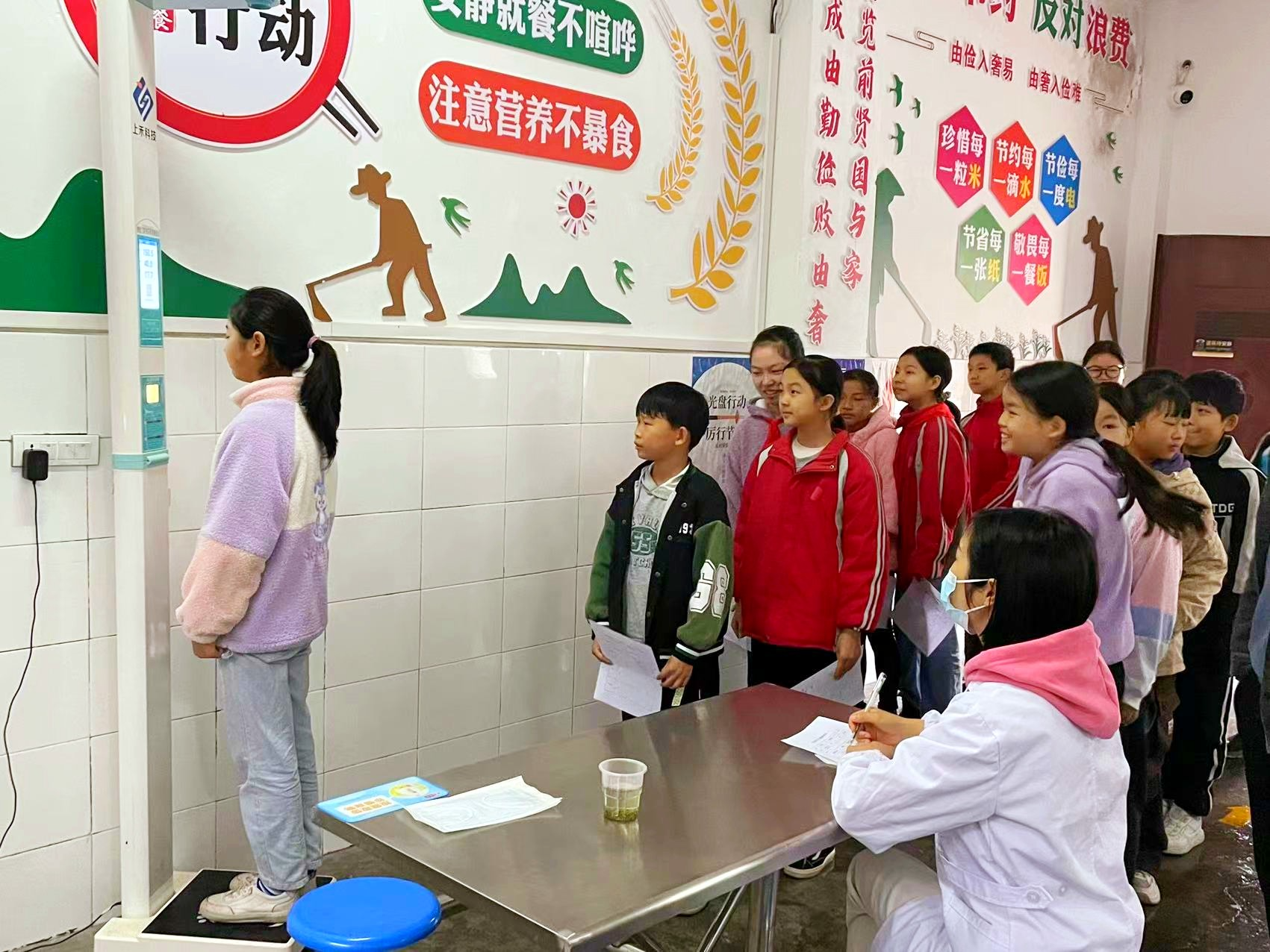 擂鼓镇卫生院开展中小学生健康体检活动