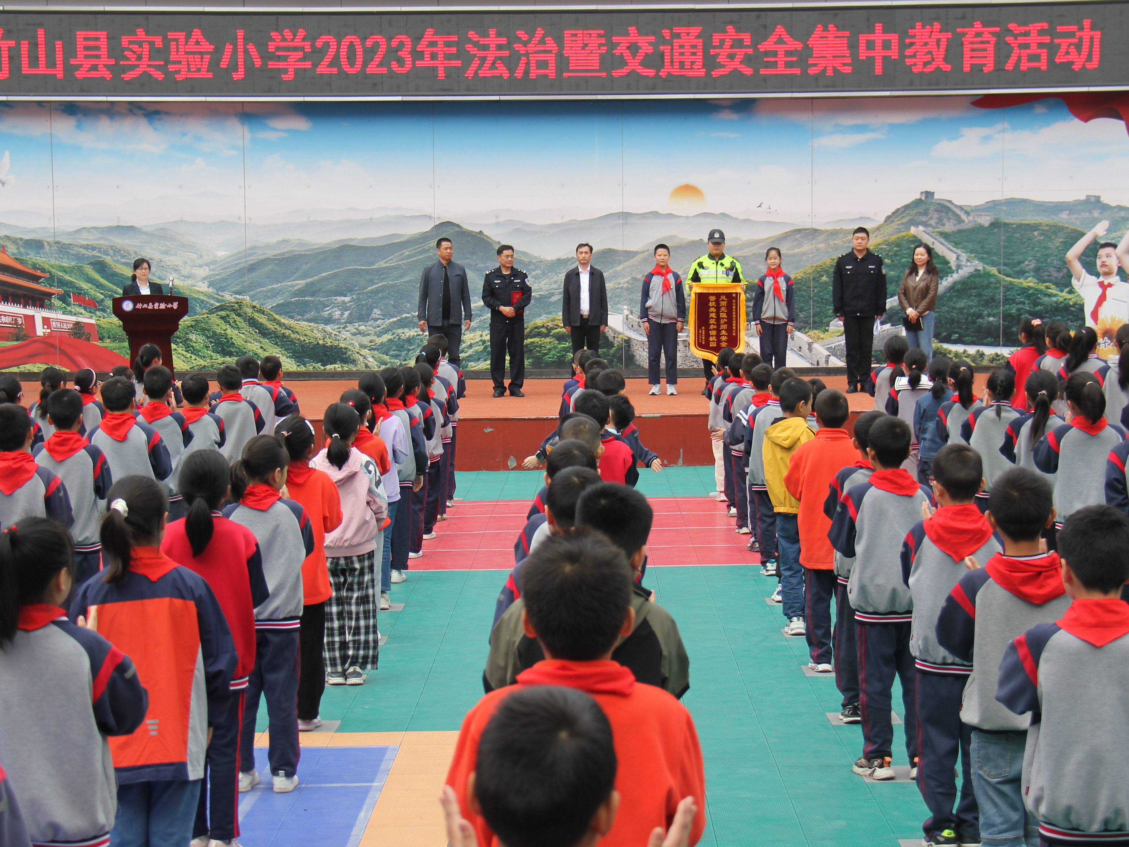 县实验小学：法治教育进校园　警校共育促成长