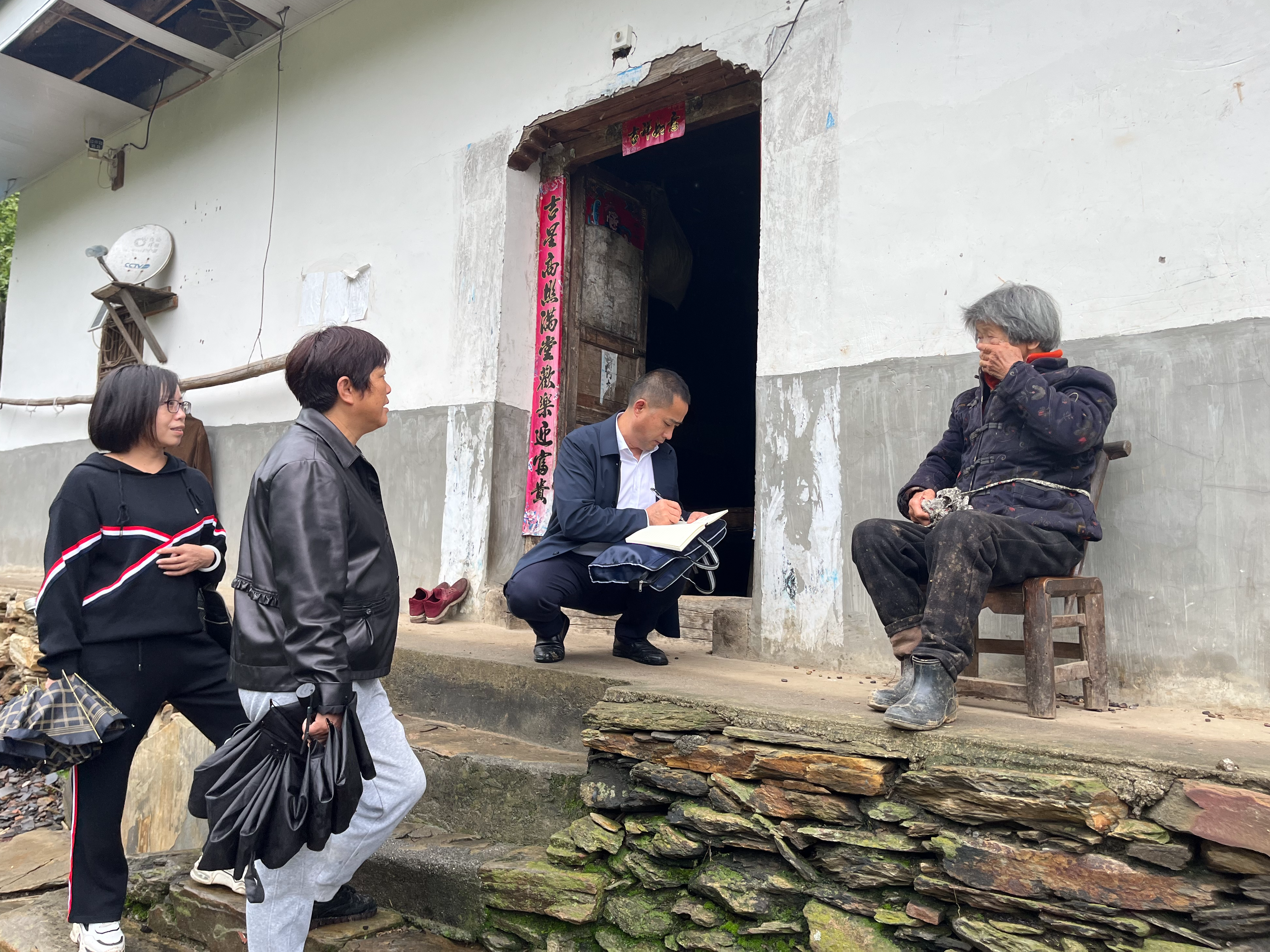 上庸镇：干群同心聚力防汛救灾重建