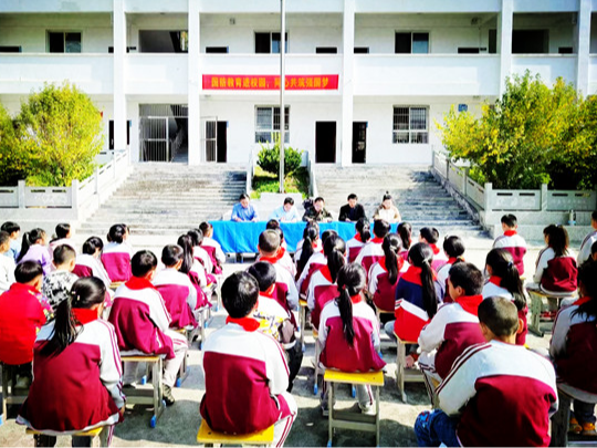 上庸镇峪口小学：国防教育进校园  同心共筑中国梦