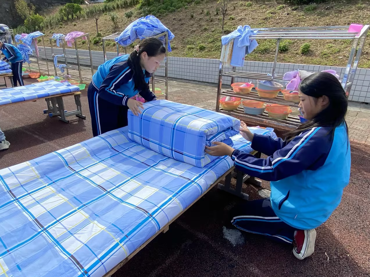 擂鼓中学举行2023级新生养成教育成果汇演