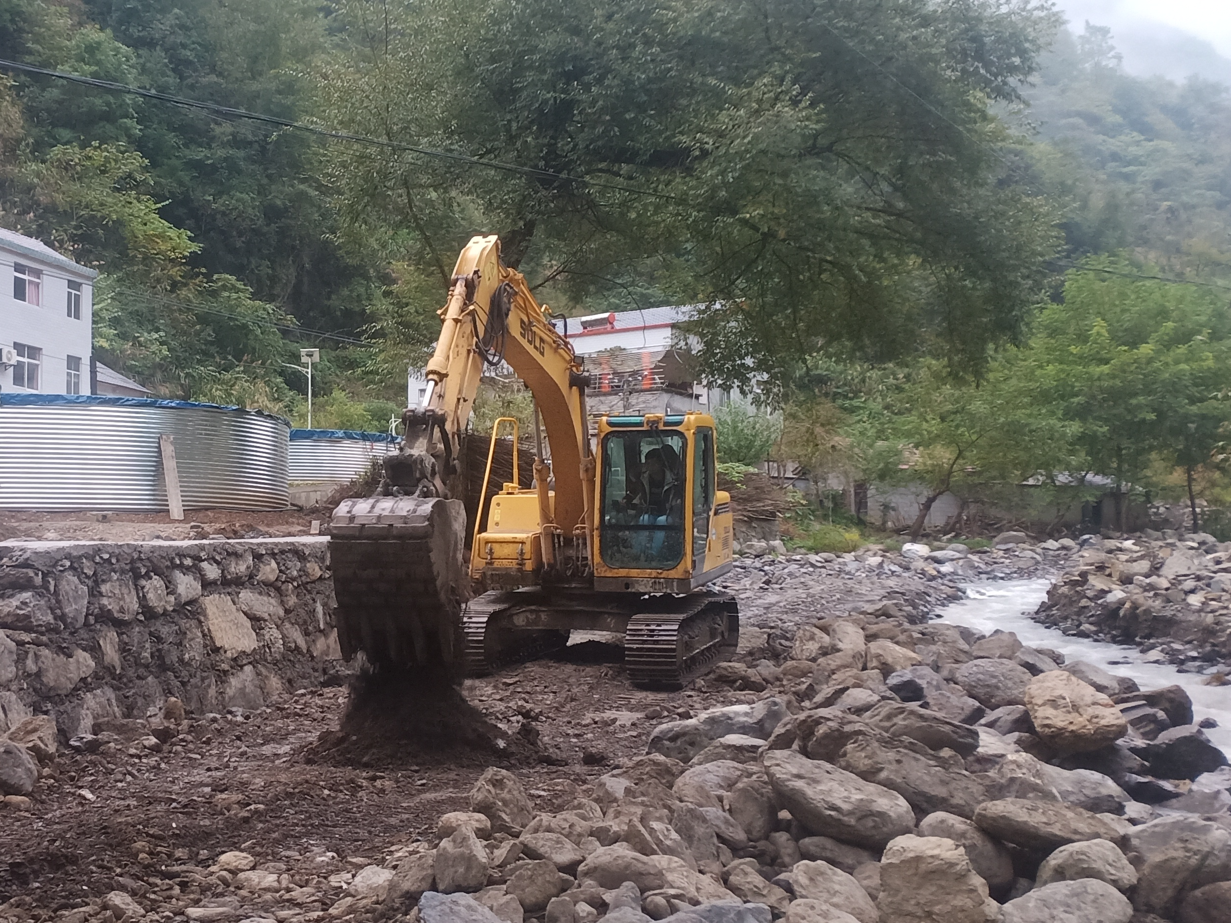 柳林乡屏峰村积极组织灾后重建