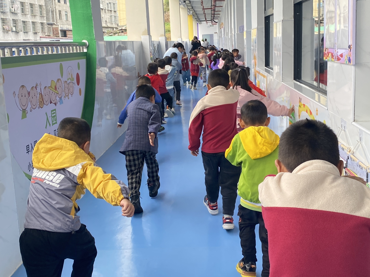 秦古镇第二幼儿园开展消防安全演练