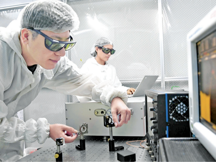 光谷企业研制！国内最大单脉冲能量工业级光纤飞秒激光器面世