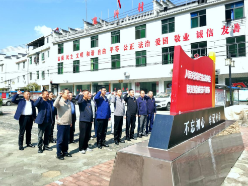 县科技和经信局大力推进驻村帮扶工作