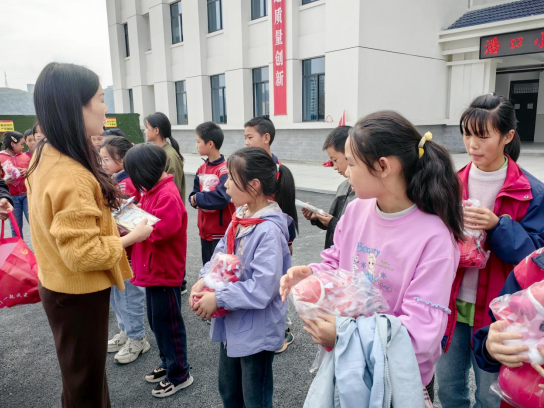 潘口乡：“青”情相伴  护航成长