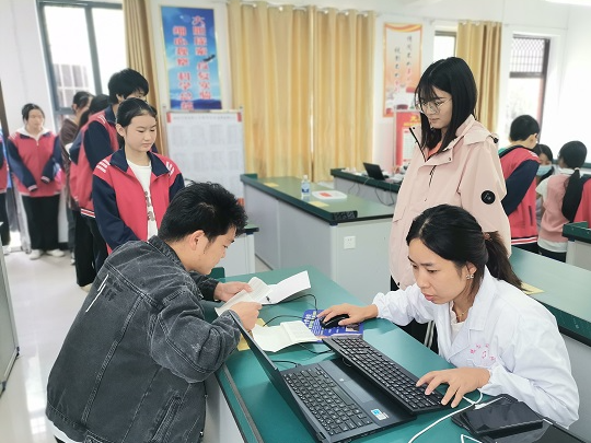 楼台乡千名学生接种疫苗预防流感
