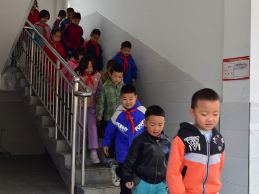 十堰市自然资源和规划局在吉阳小学开展地灾防治宣传教育活动