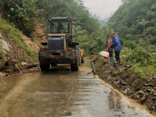 深河乡：干群齐上阵  携手战灾情