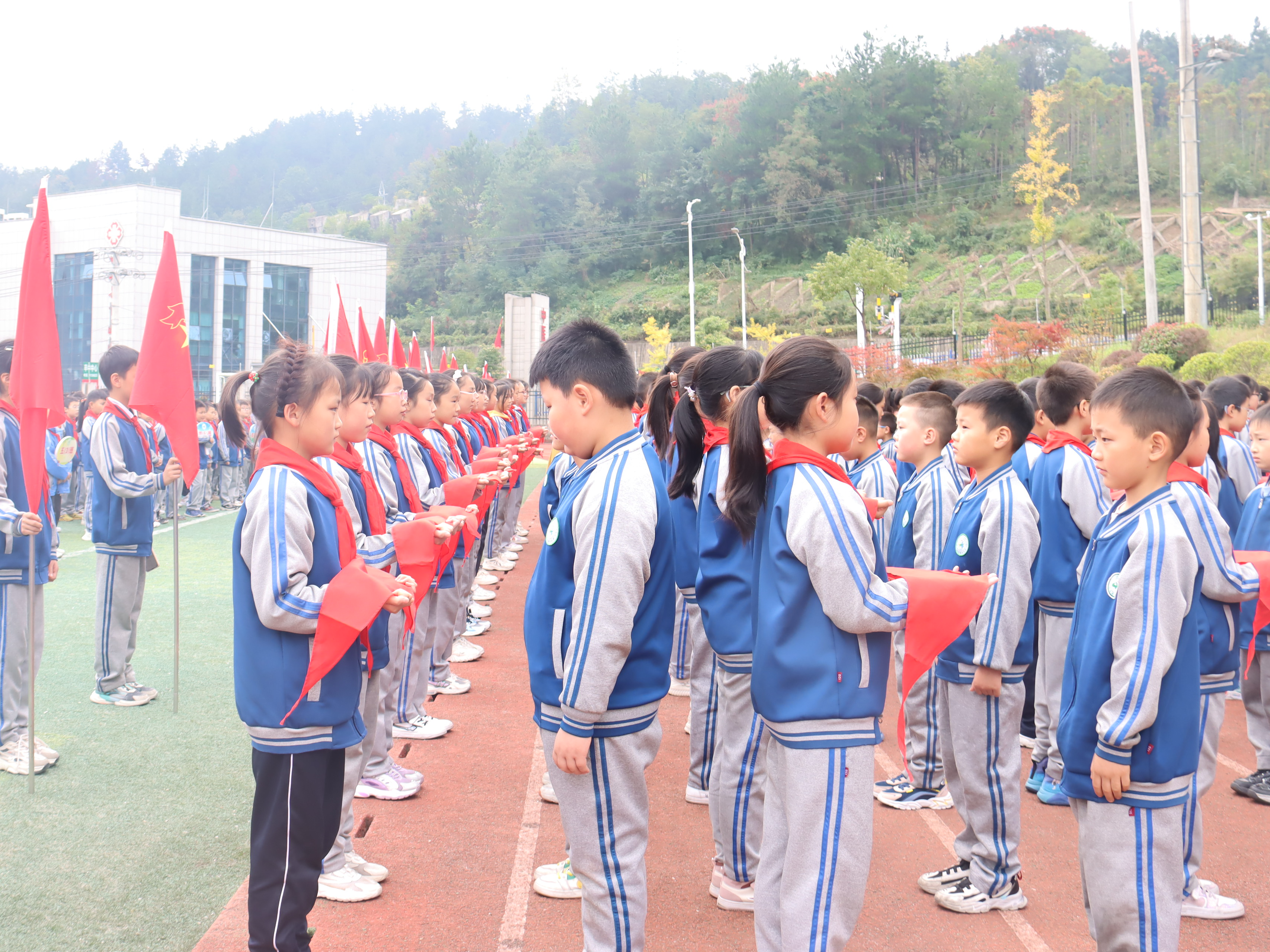 恒升小学：献礼建队日 筑梦新时代