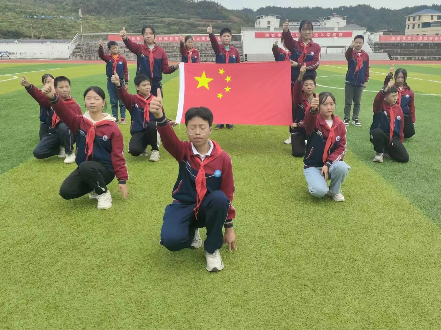 秦古中学：喜迎建队日 争做好队员