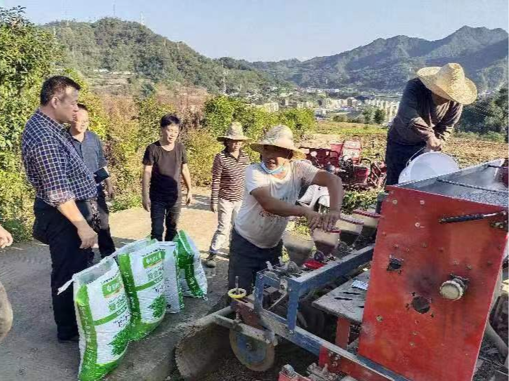 我县快速推进油菜轮作和油菜扩种工作