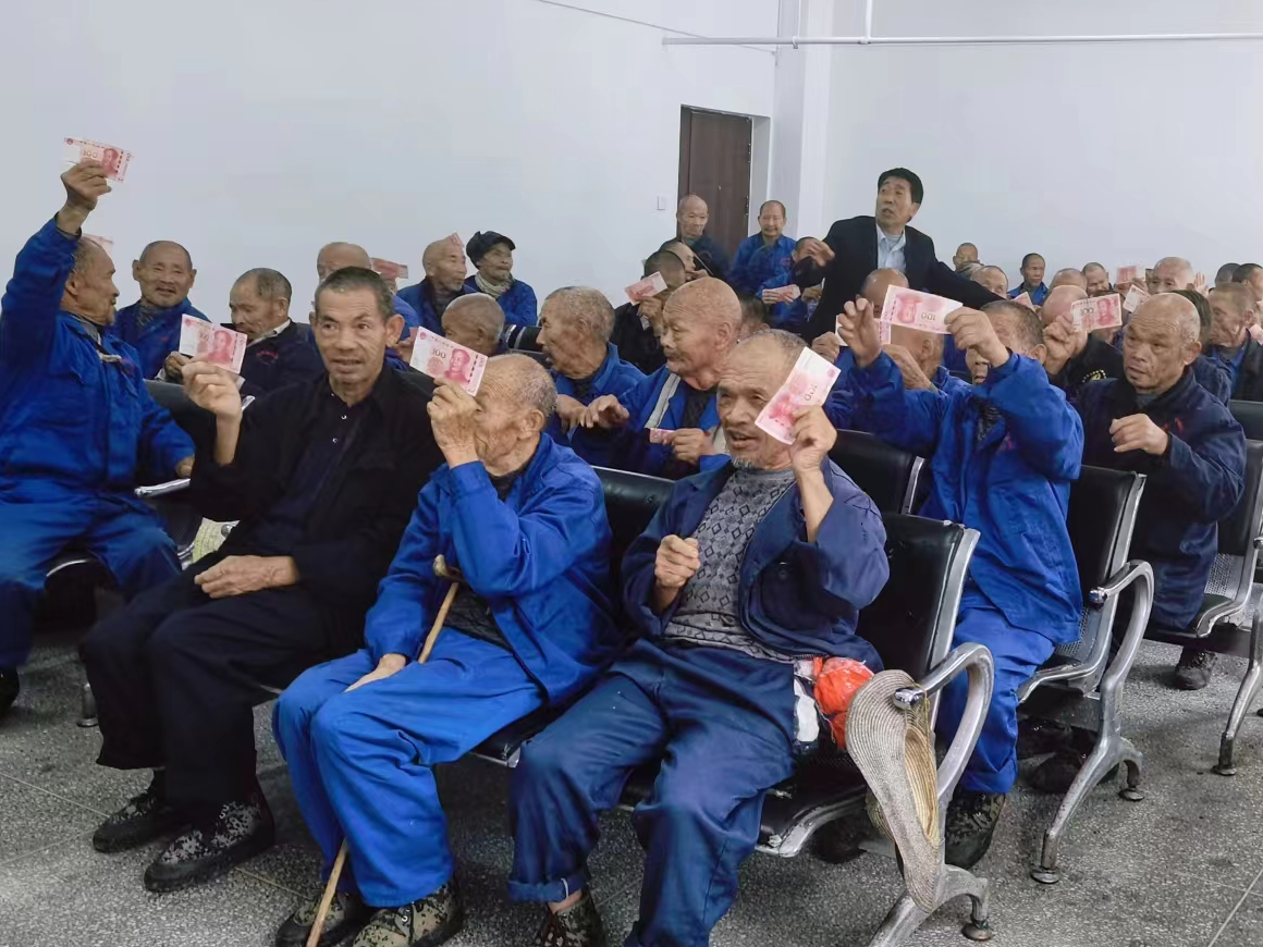 得勝鎮：鄉賢心懷桑梓情 慰問老人暖人心