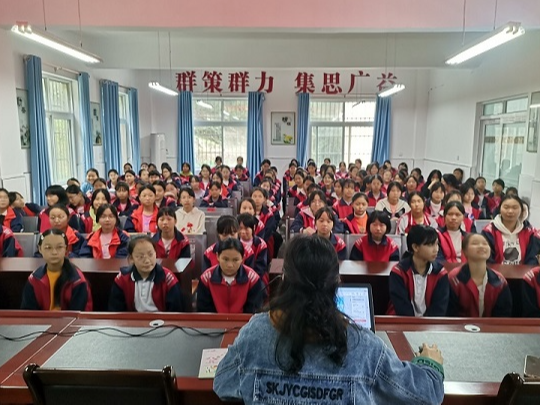沧浪九年制学校举办心理健康知识讲座