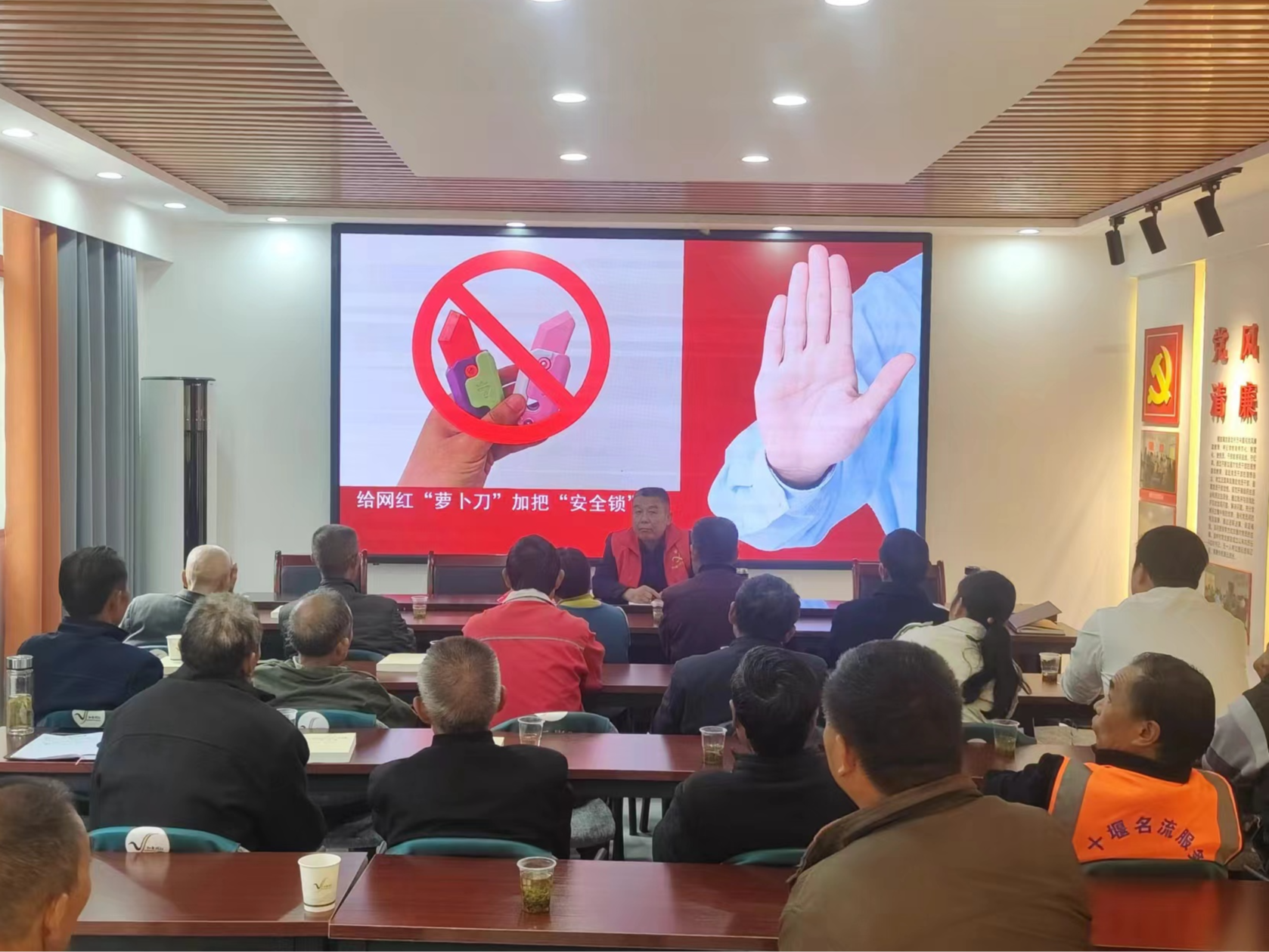 擂鼓镇开展“扫黄打非”进基层活动