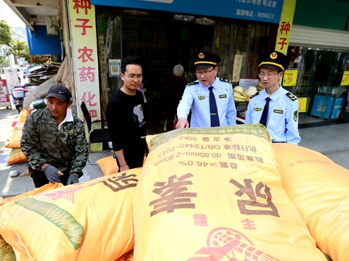 秦古市场监管所开展农资执法检查护航秋播秋种