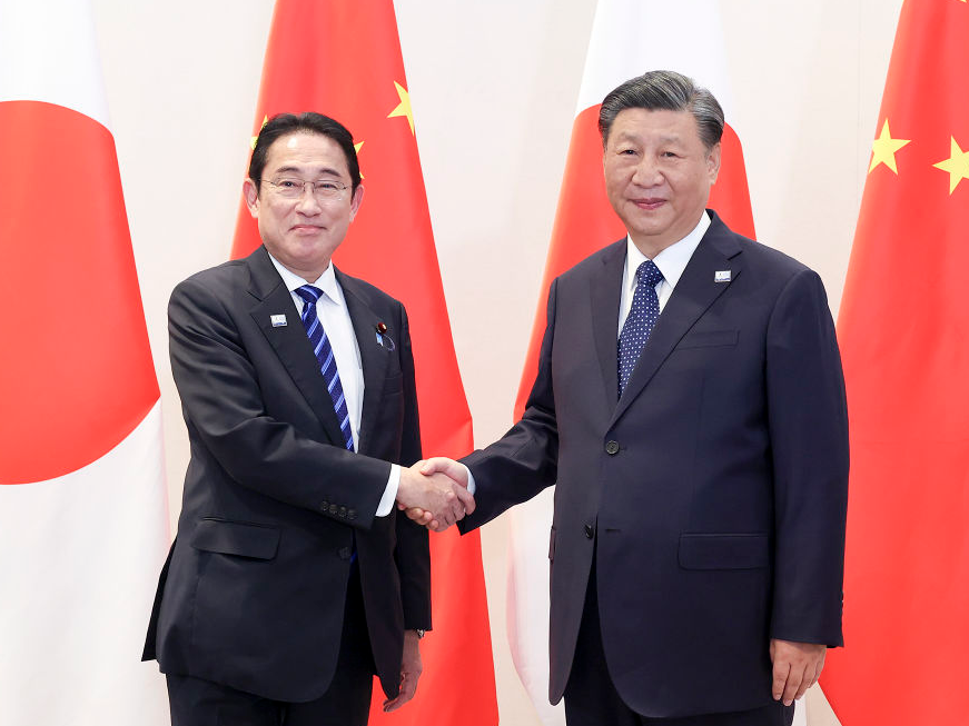 习近平会见日本首相岸田文雄