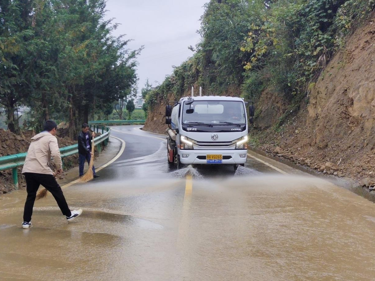 深河乡：多措并举抓公路养护