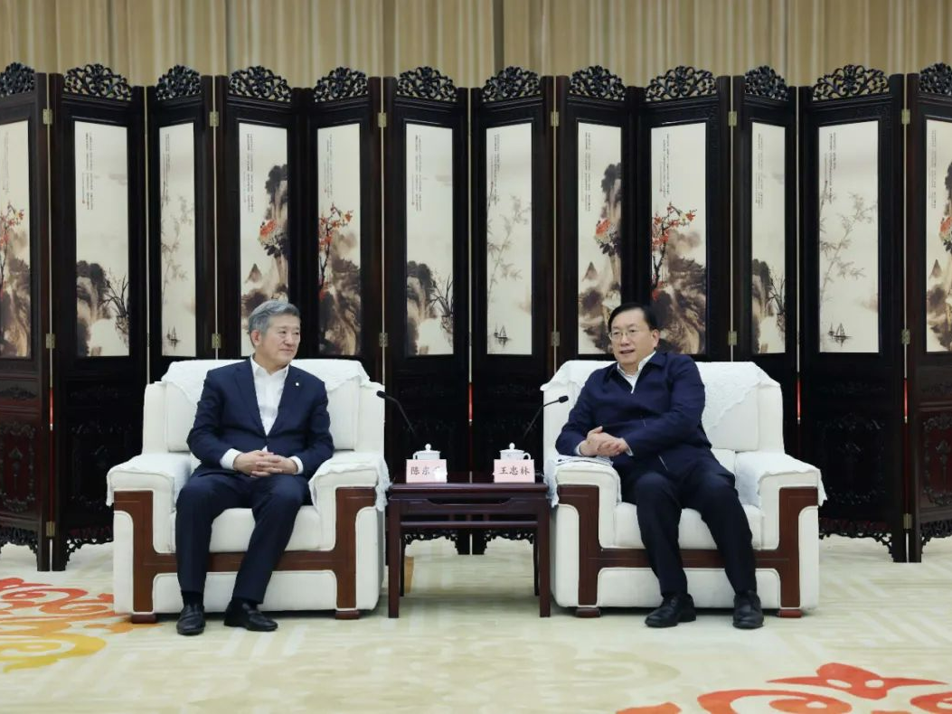 王忠林与武汉大学知名校友代表座谈