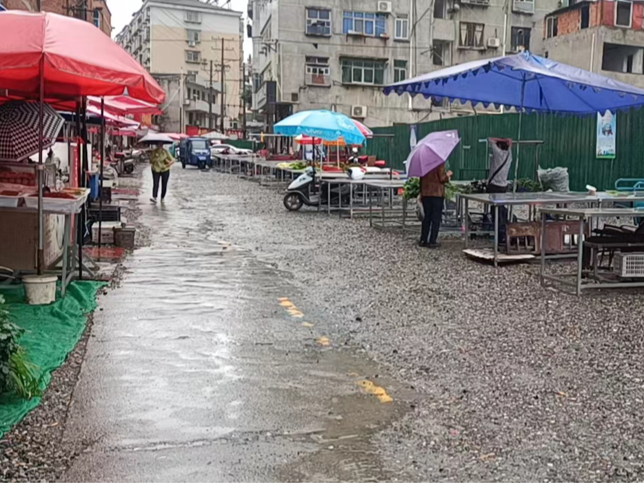 县城管执法局：因地制宜设置便民疏导点