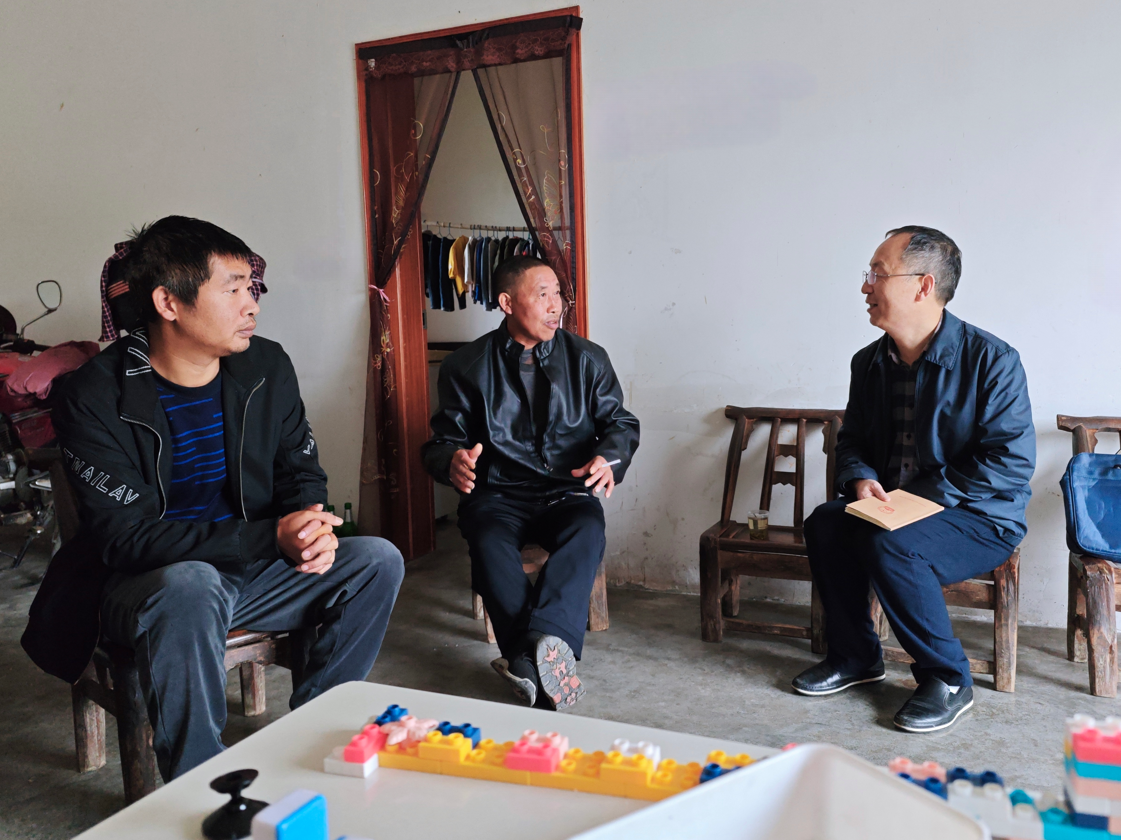 县委编办：入户讲政策 提升满意度