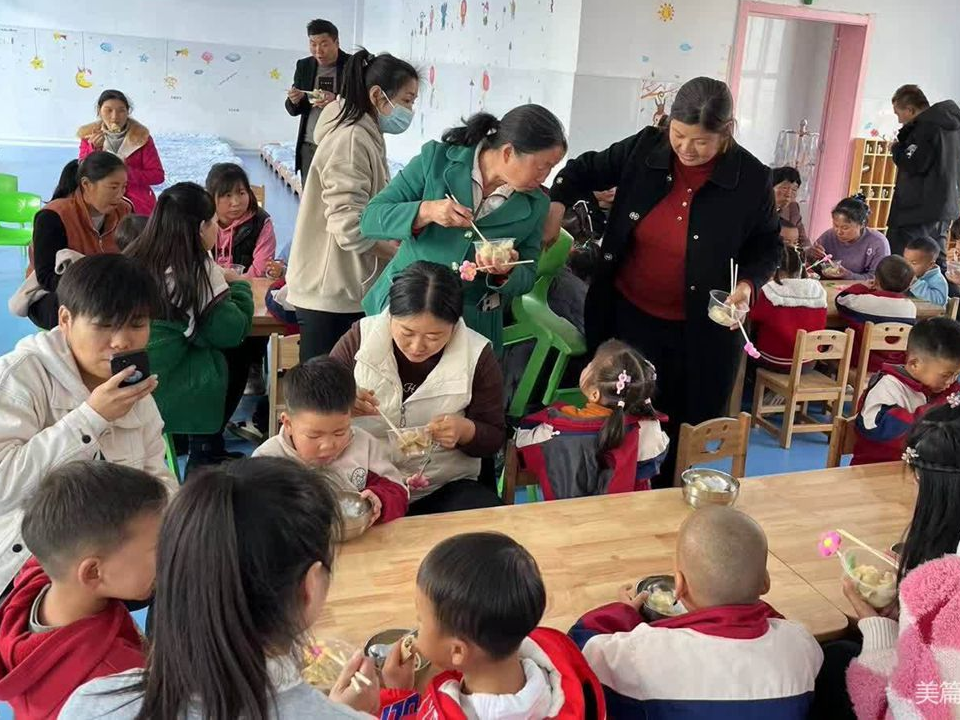 秦古镇第二幼儿园开展感恩节活动