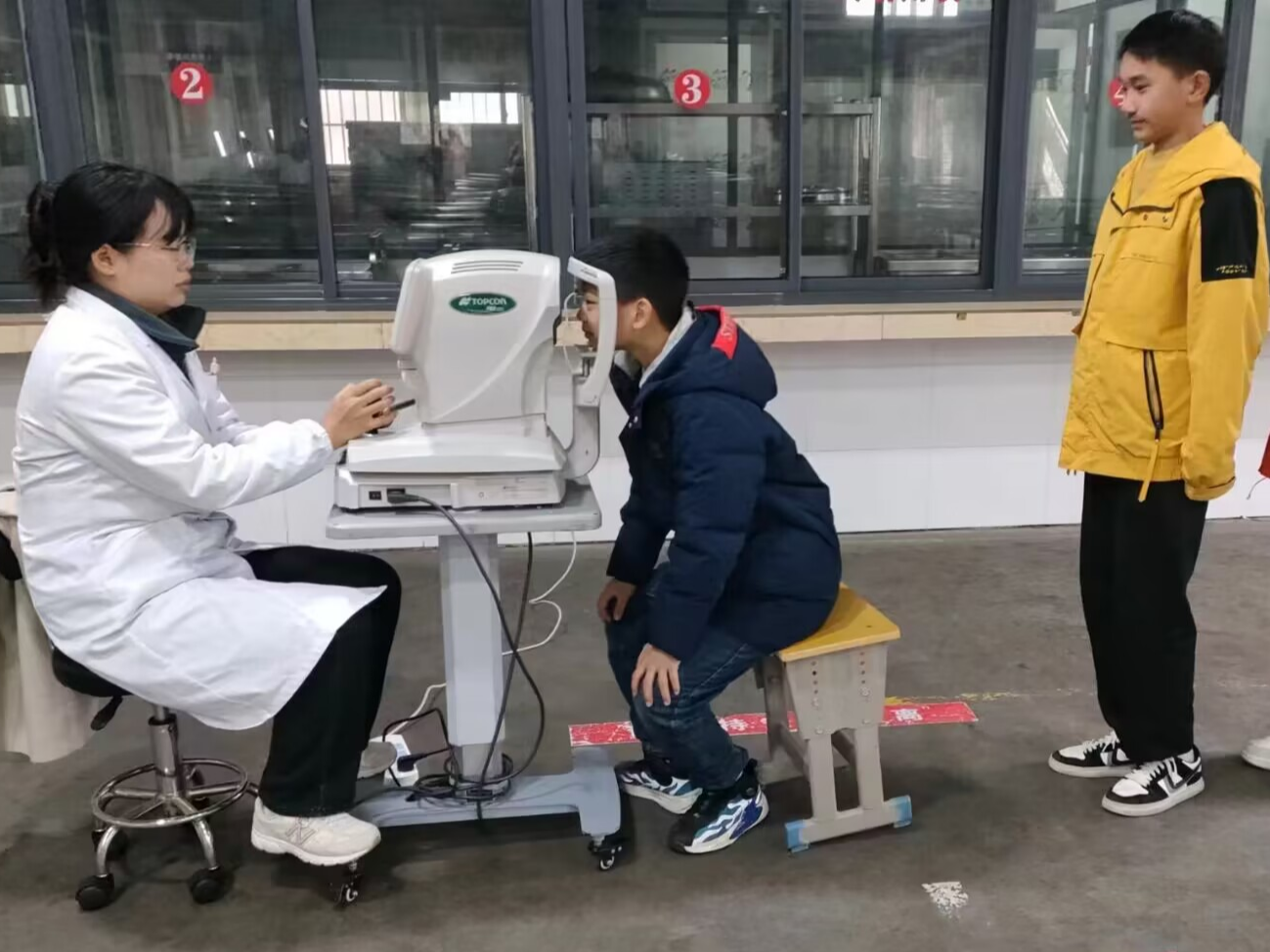 文峰中学开展视力健康筛查活动