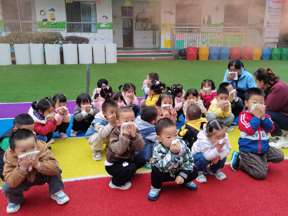 县实验幼儿园开展火灾应急疏散演练