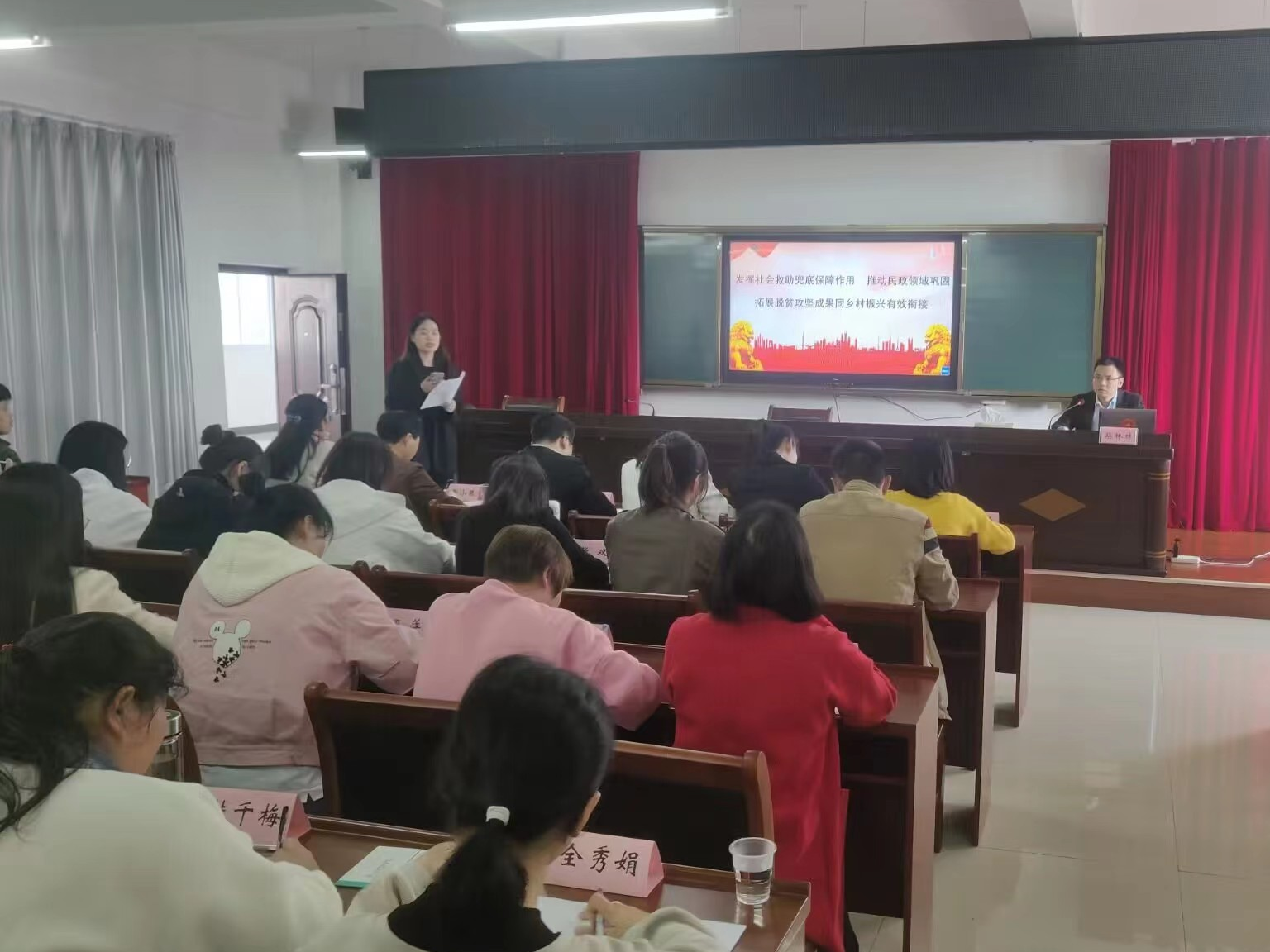 开展政策培训　 提升履职能力