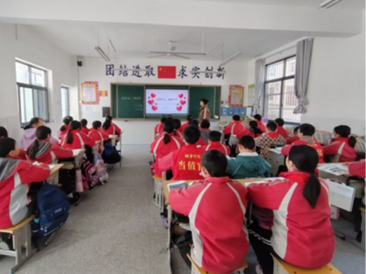 擂鼓镇小学：助学筑梦助成长  励志学习做栋梁