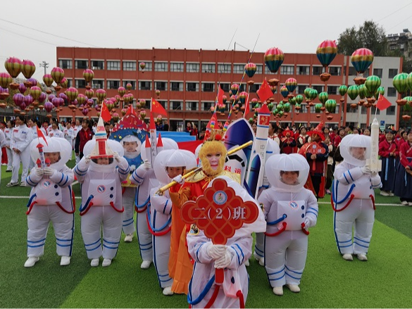 县第二实验小学举办第四届田径运动会