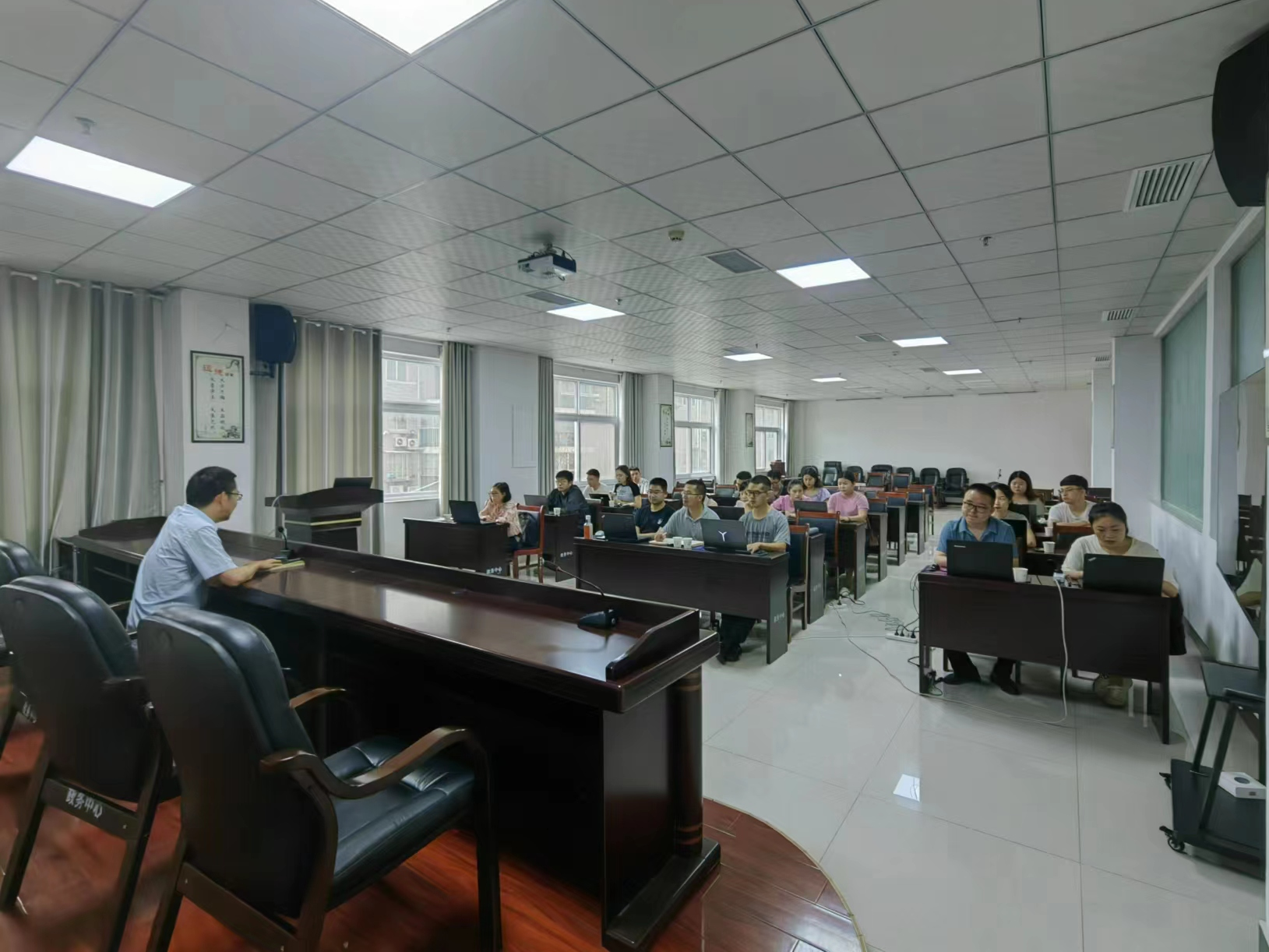 县行政审批局召开“一站式工作台”业务系统专题培训会