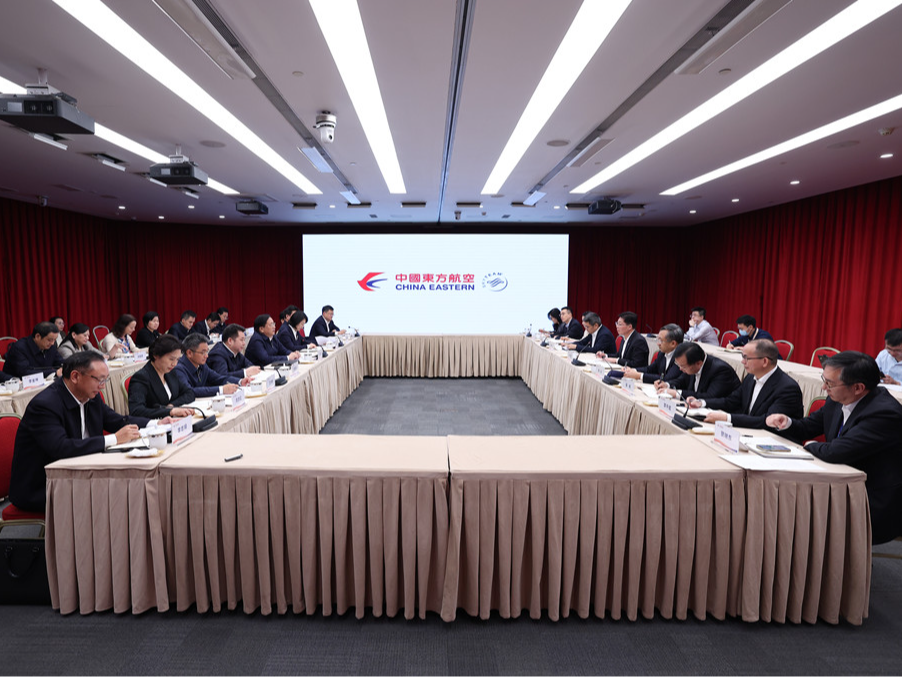 王忠林在上海参观考察有关跨国公司、央企和金融机构
