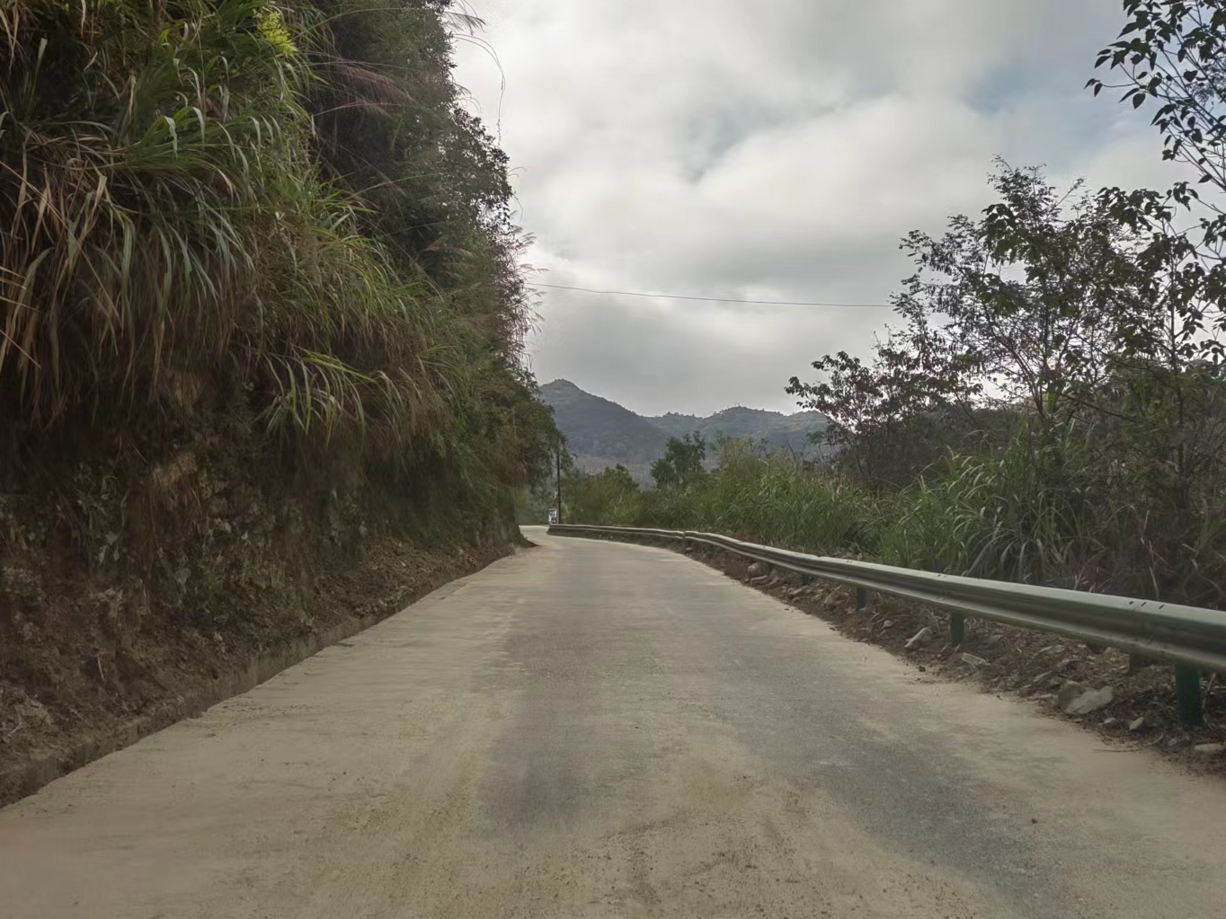 楼台乡：护好乡村路 扮靓风景线