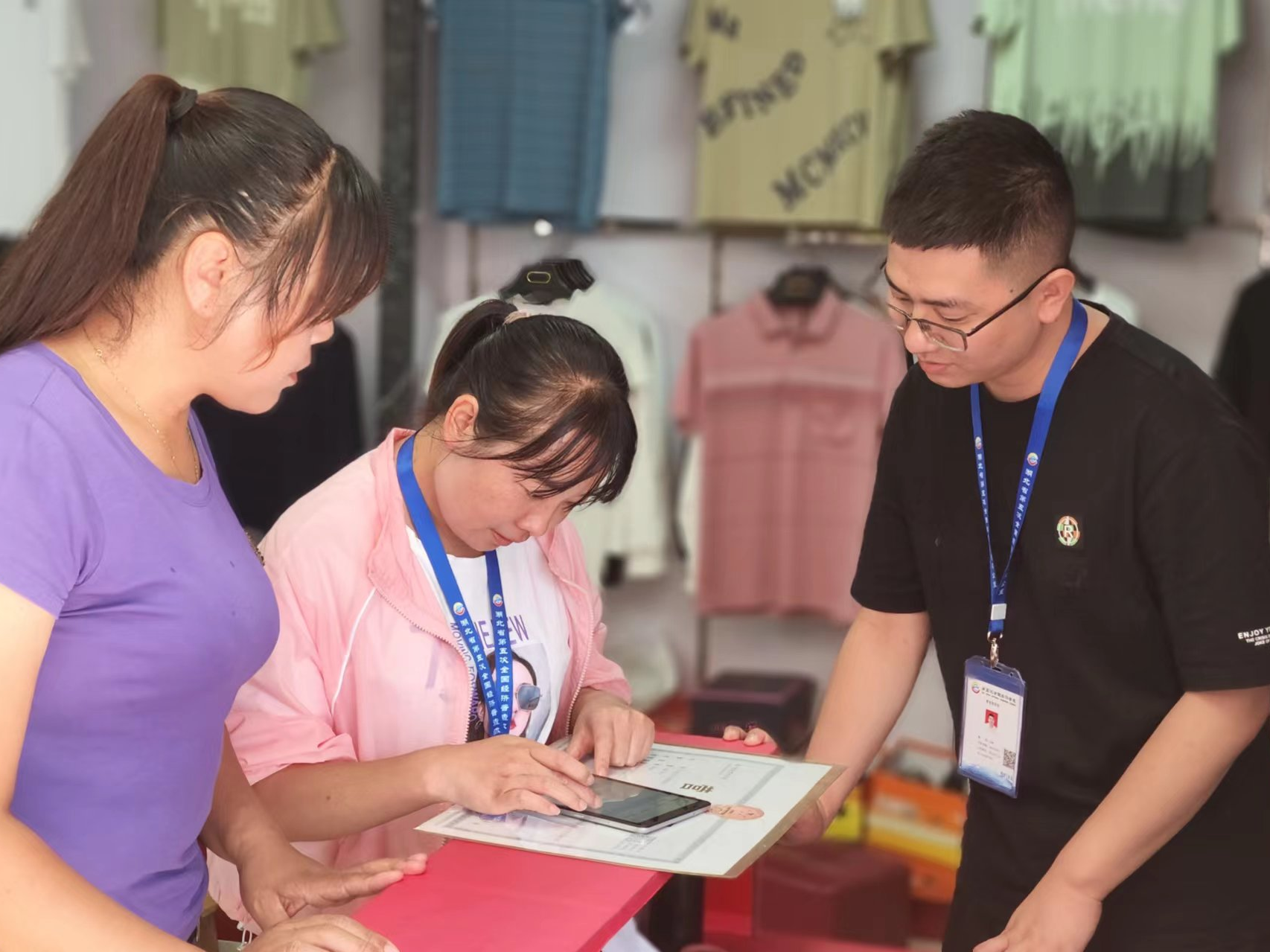 双台乡：入户普查忙