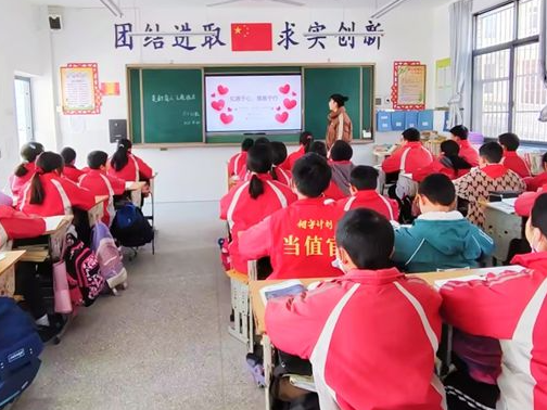 擂鼓镇小学：助学筑梦助成长  励志学习做栋梁