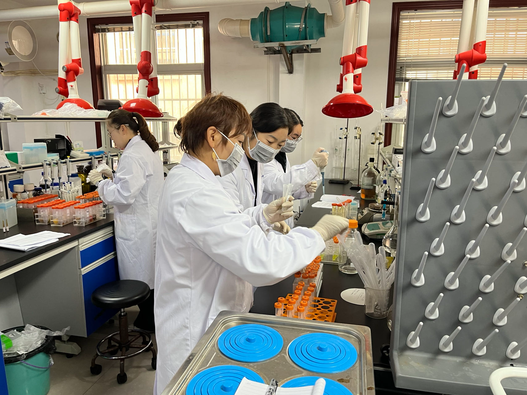 县公共检验检测中心助力企业技术提升