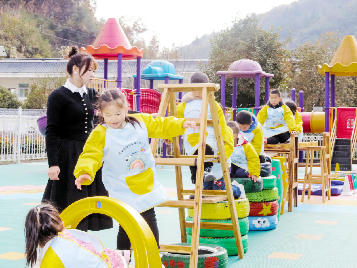 深河乡：教联体园所携手 共研幼儿户外游戏