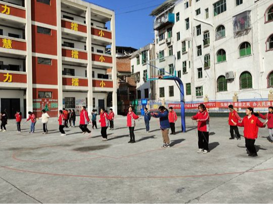 擂鼓镇小学：运动强体魄　体测促发展