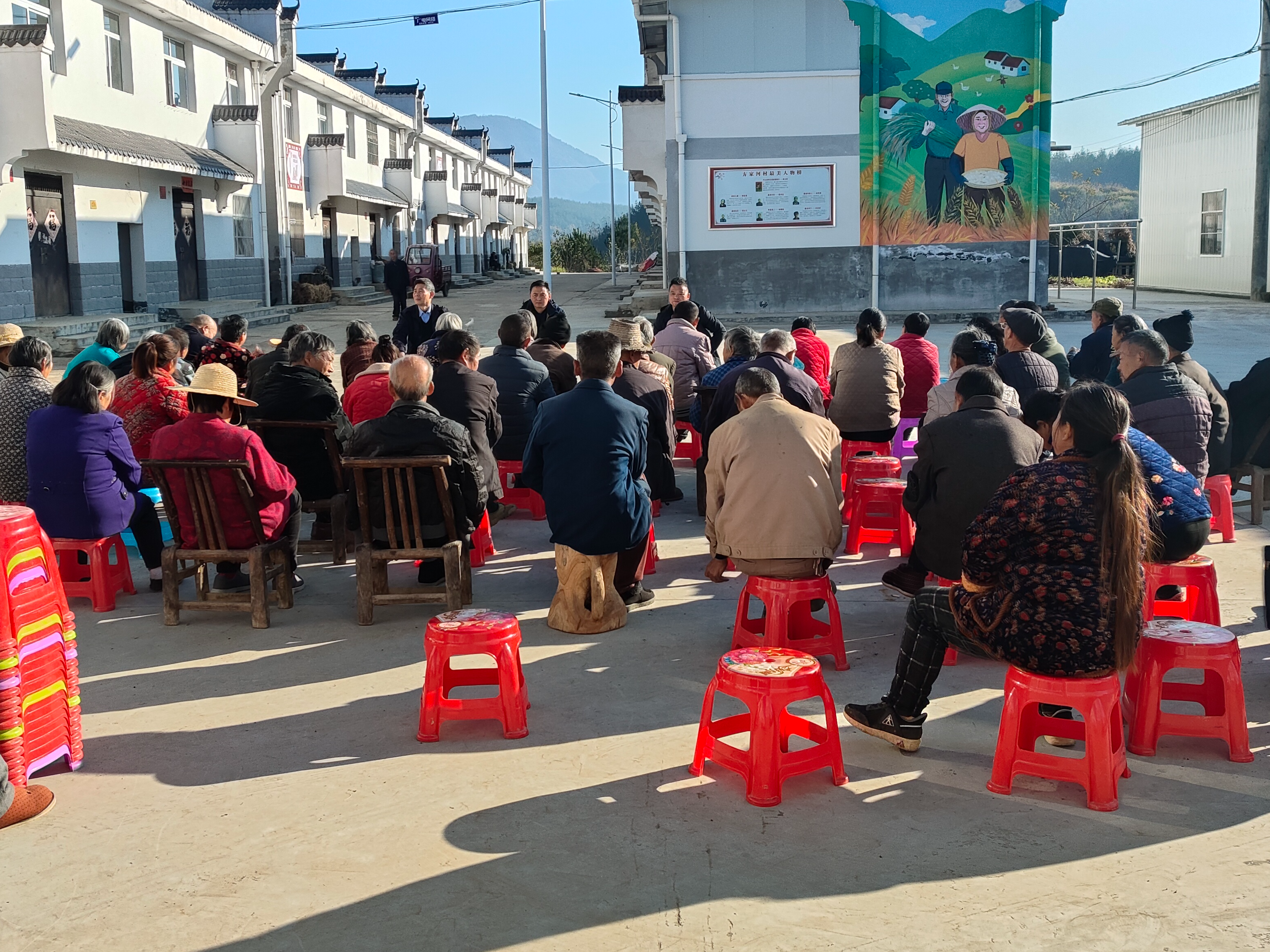 秦古镇：宋家岭安置区开展卫生整治活动