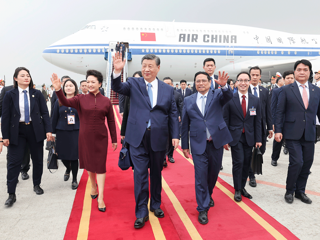 习近平抵达河内对越南进行国事访问