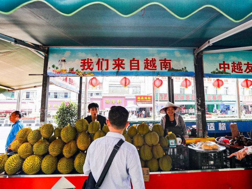 元首外交·心相近丨带好货、坐轻轨、通海关，感受中越经贸合作的热度